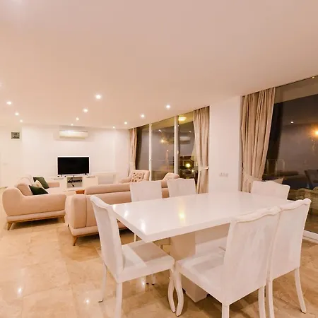 Royal Blue - Zeytouna Villa